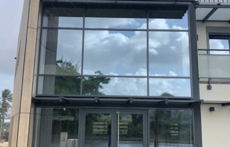 Porte Ventillante, Brise Soleil, Garde Corps, Marquise autoportante, Mur rideau FW 50 – Bureaux – Dothemare– GB Architecture